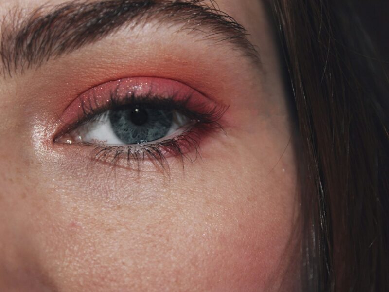 persons brown eyes and brown hair